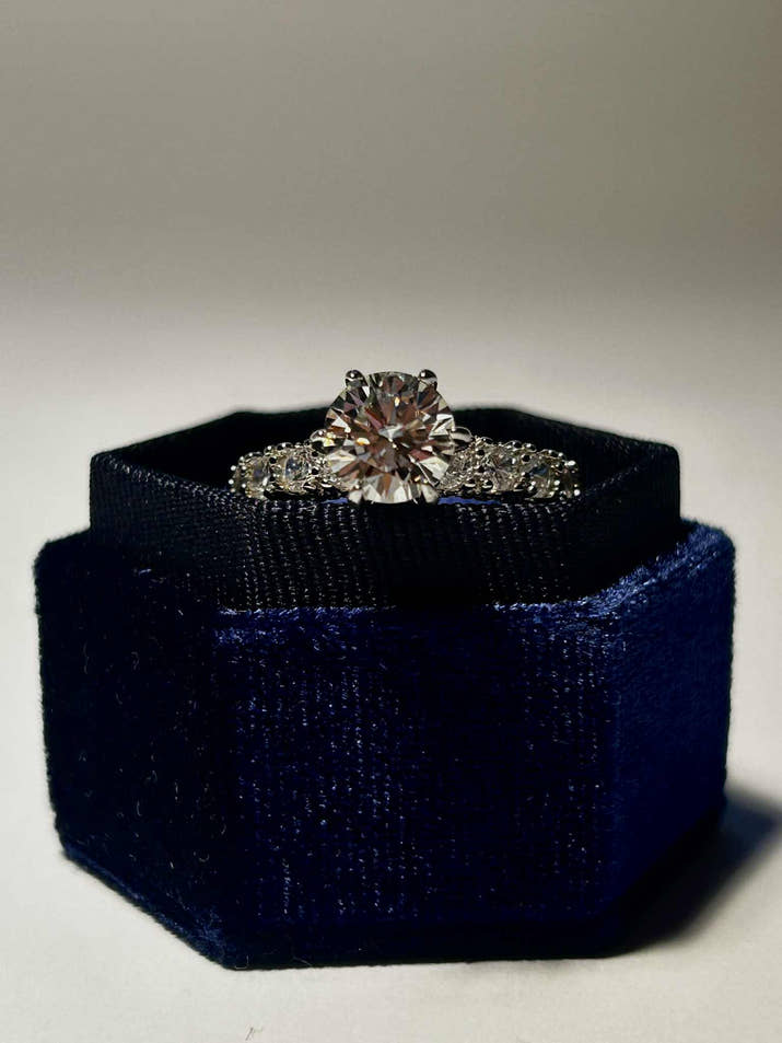 Pierścionek Gwiazda Szafiru – srebro 925 / moissanit i szafir