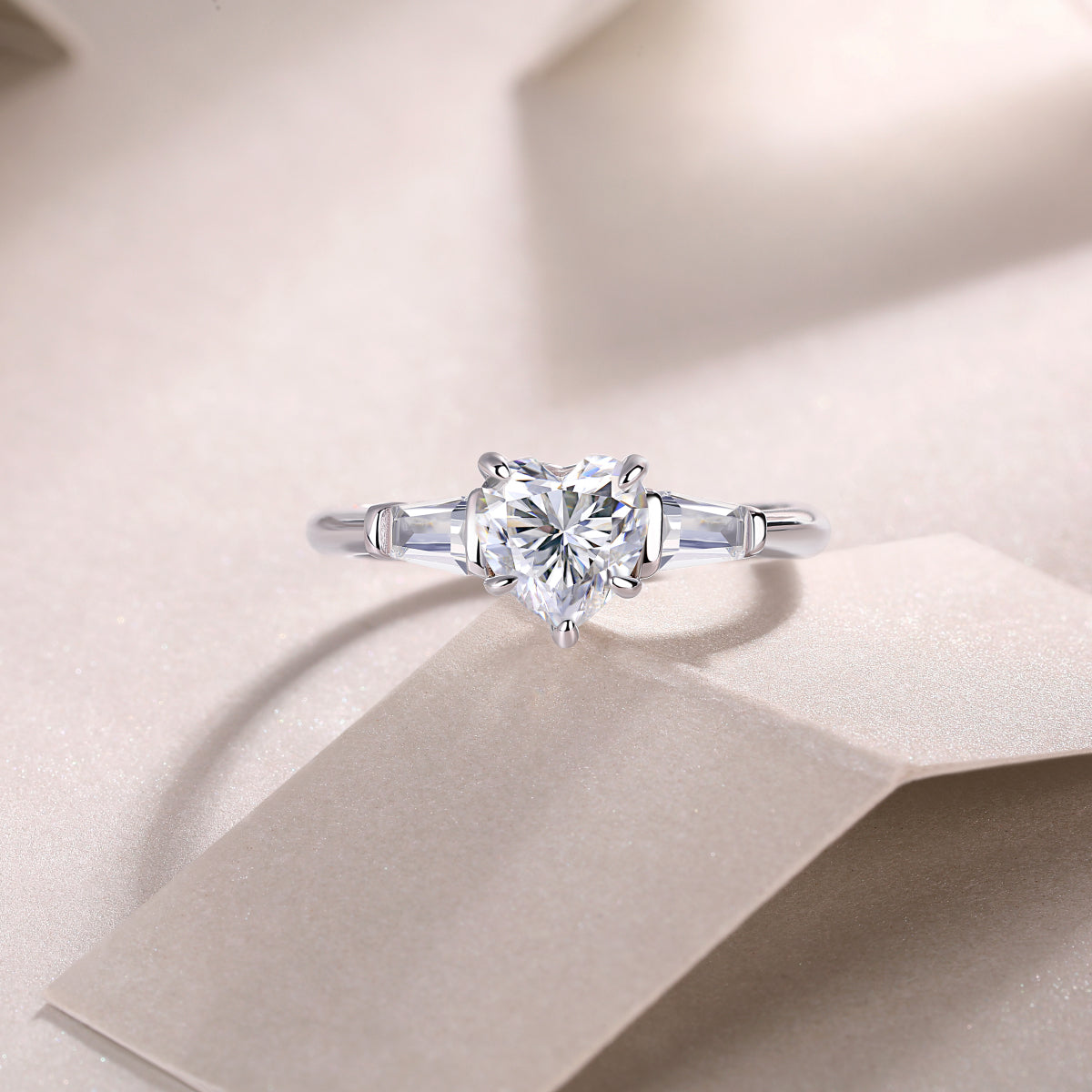 Heart Elegance Ring – 925 Silver with Heart-Cut Moissanite