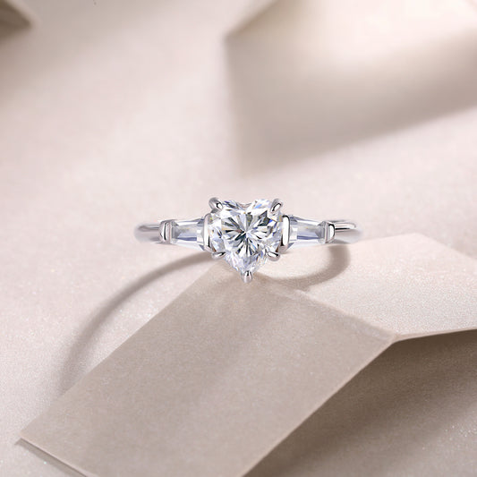 Heart Elegance Ring – 925 Silver with Heart-Cut Moissanite