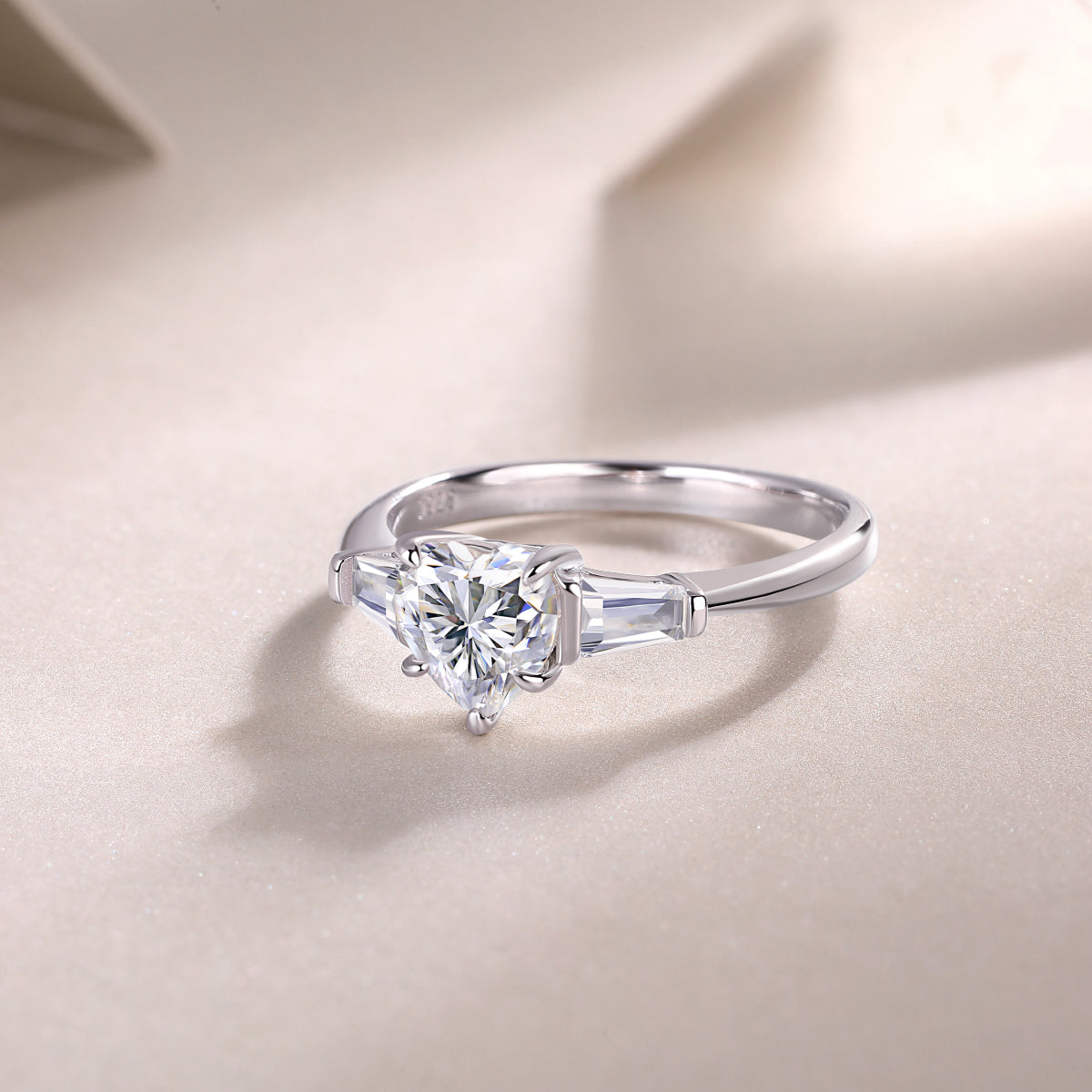 Heart Elegance Ring – 925 Silver with Heart-Cut Moissanite