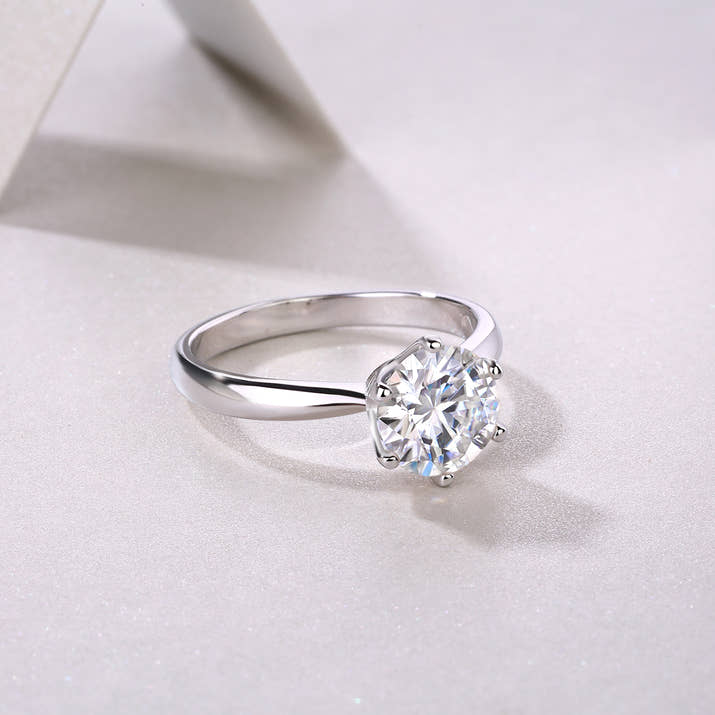 Eternal Glow – Exclusive 1 ct Moissanite Ring