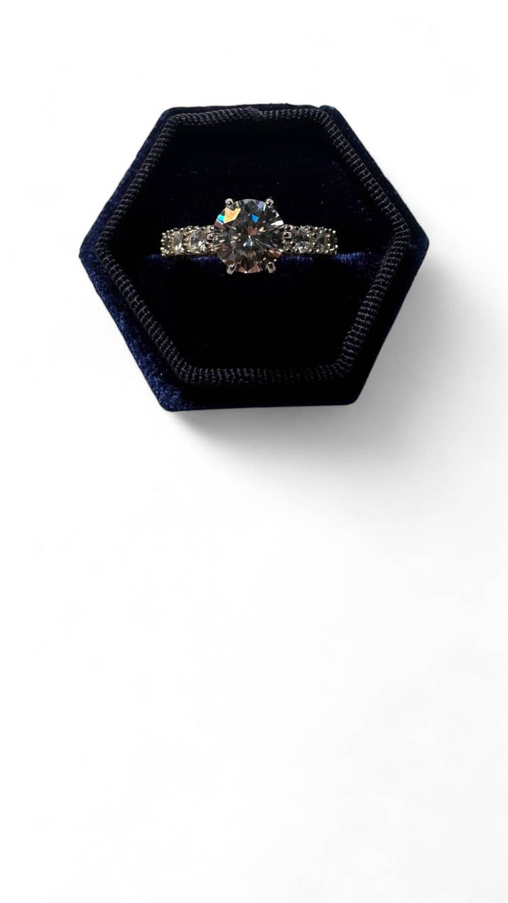 Pierścionek Gwiazda Szafiru – srebro 925 / moissanit i szafir