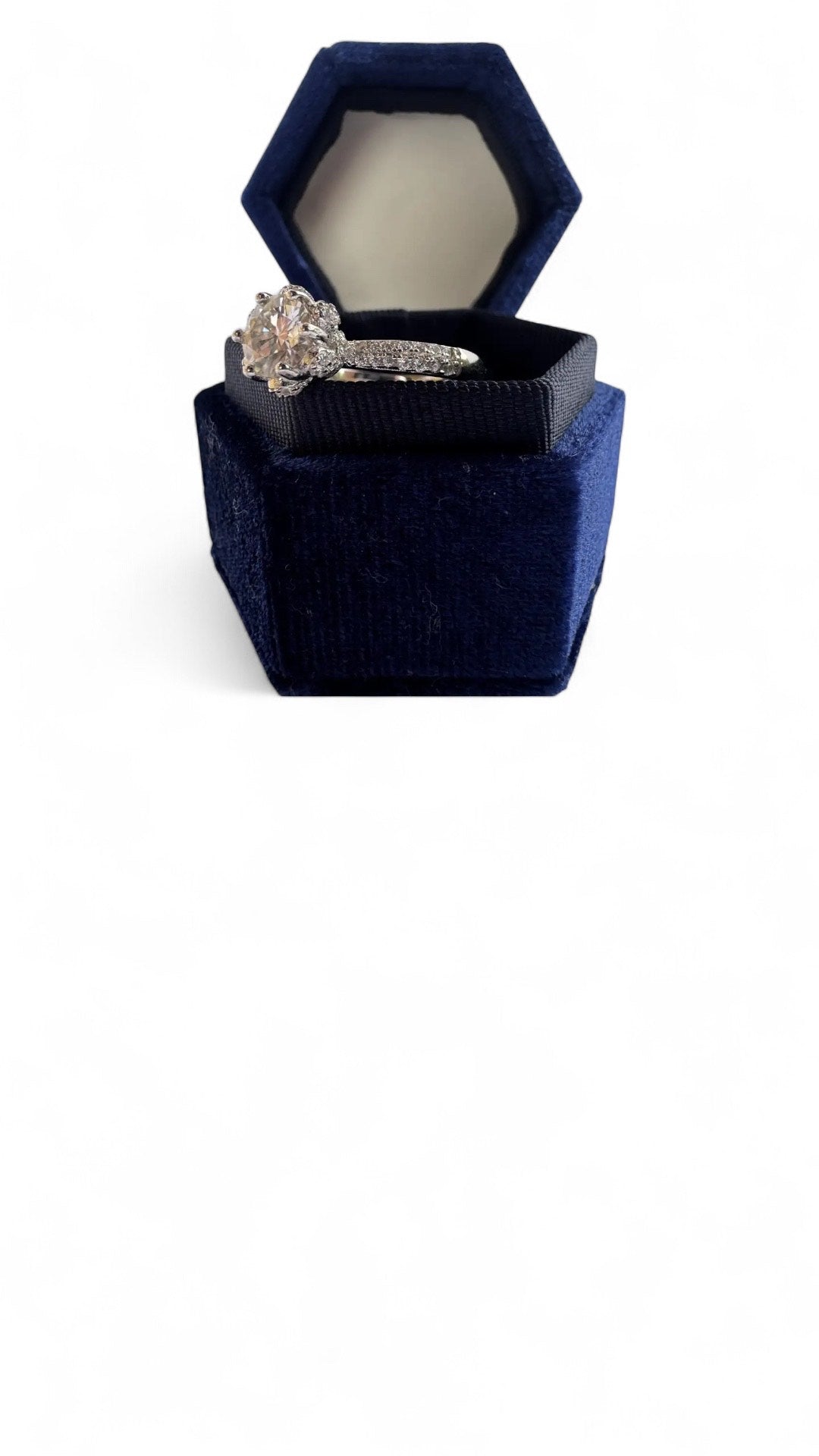 Pierścionek Astra - 2 karaty