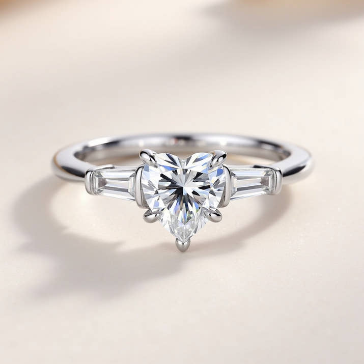 Heart Elegance Ring – 925 Silver with Heart-Cut Moissanite