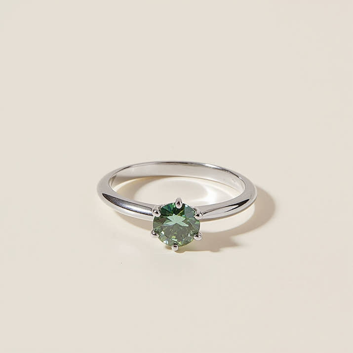 Emerald Green Moissanite Ring / 925 Sterling Silver / VVS1 D-Level 1CT